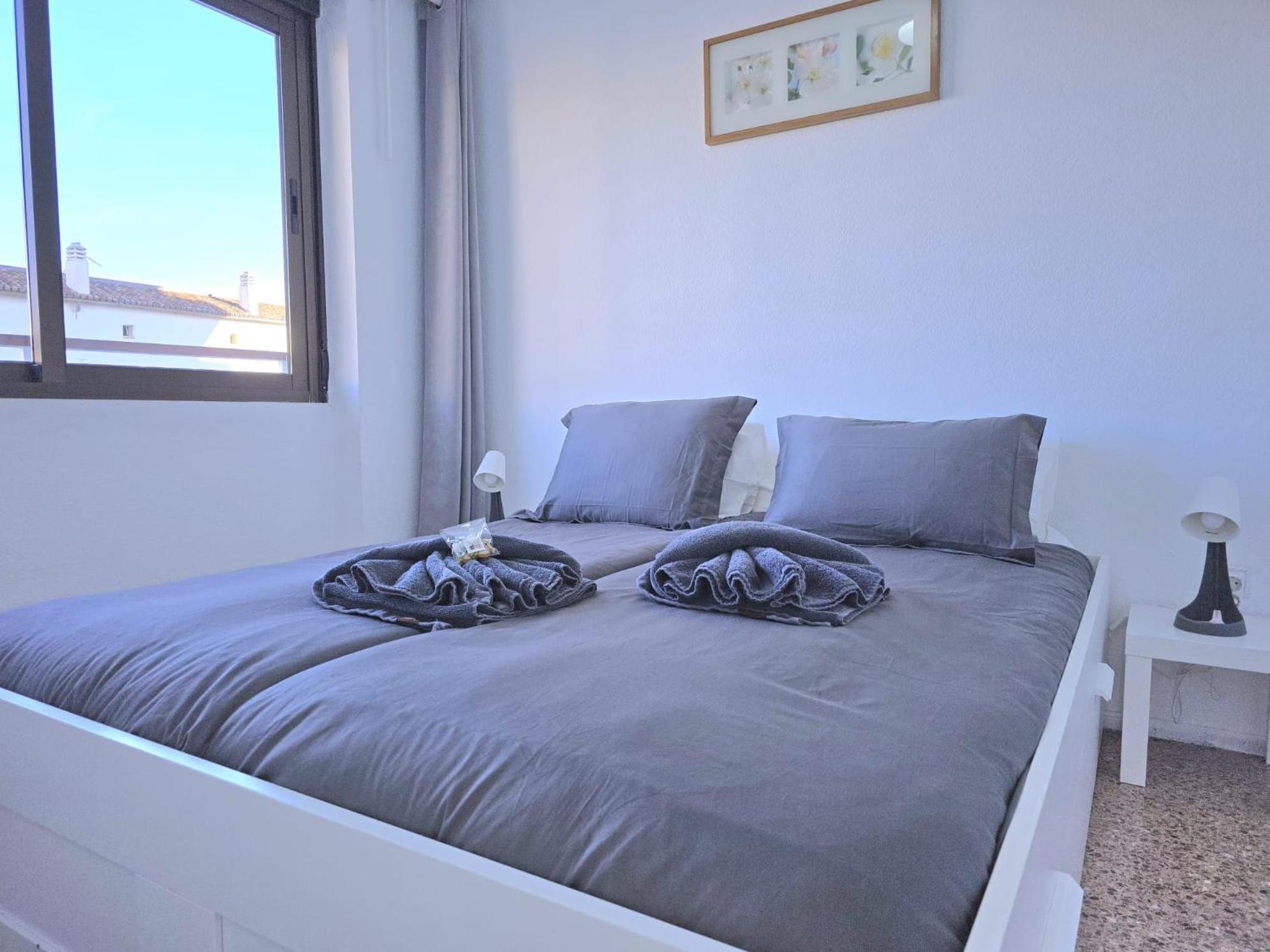 Nogalera Rainbow 2-Bedroom Apartment, Pool And Parking By Namaste Elite Torremolinos Exterior foto